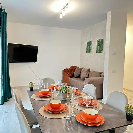 Luxury Near Station And Mall With Parking *