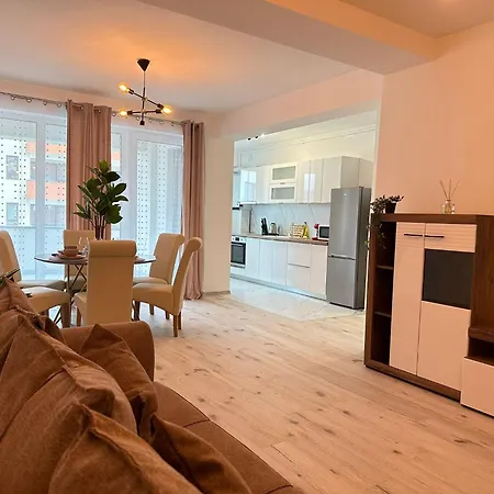 Luxury Near Station And Mall With Parking Сибиу