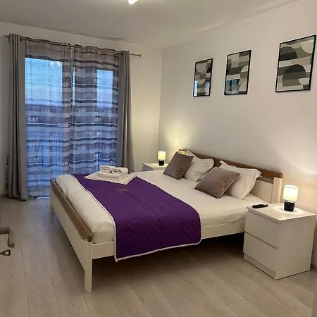 Luxury Near Station And Mall With Parking Сибиу