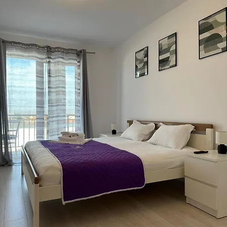 Luxury Near Station And Mall With Parking Апартаменты Сибиу