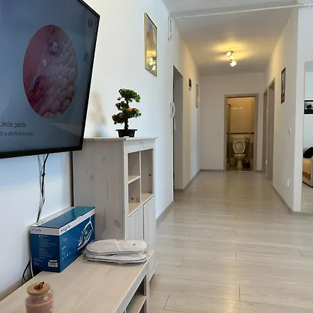 Luxury Near Station And Mall With Parking *