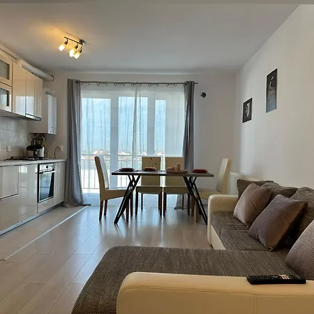 Luxury Near Station And Mall With Parking Апартаменты *