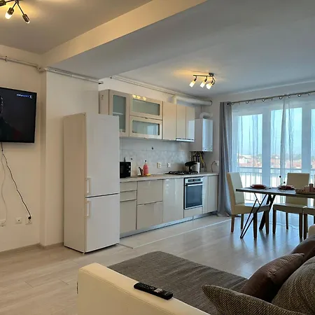 Luxury Near Station And Mall With Parking *