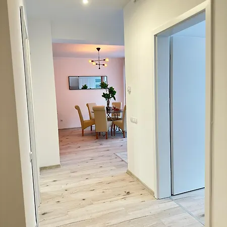 Luxury Near Station And Mall With Parking Апартаменты