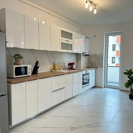 Luxury Near Station And Mall With Parking