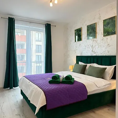 Апартаменты Luxury Near Station And Mall With Parking *